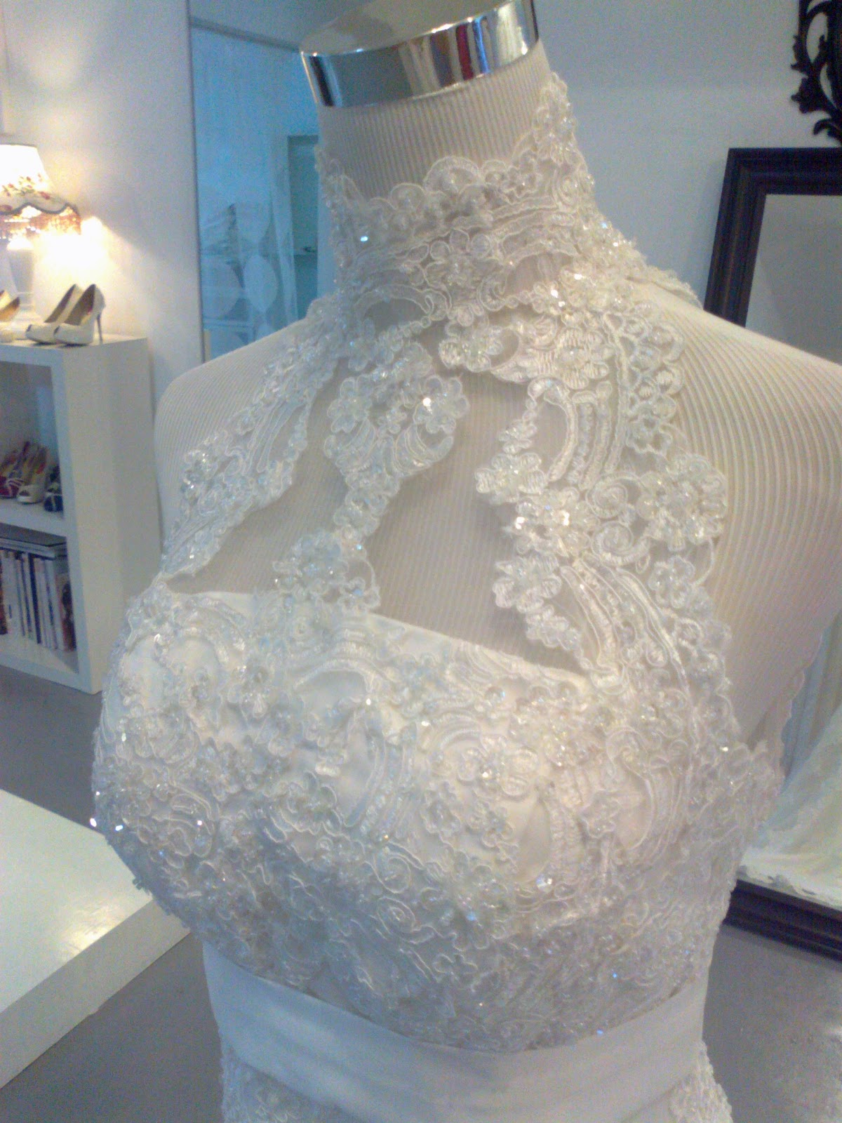 Memorable Wedding Dresses with Exquisite Handcraft