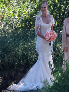 Molly Sims 2012 Fabulous Mermaid Appliqued Cap Sleeves Lace Wedding Gowns